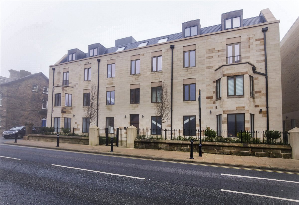 2 bedroom Flat, Station Parade, Harrogate, HG1 - 