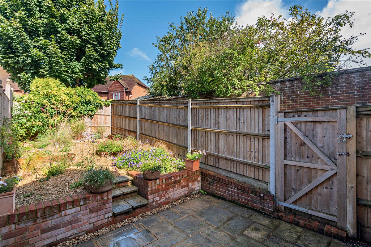 3 bedroom House, Phoenix Court, Kingsclere, RG20 - Available, Image 18