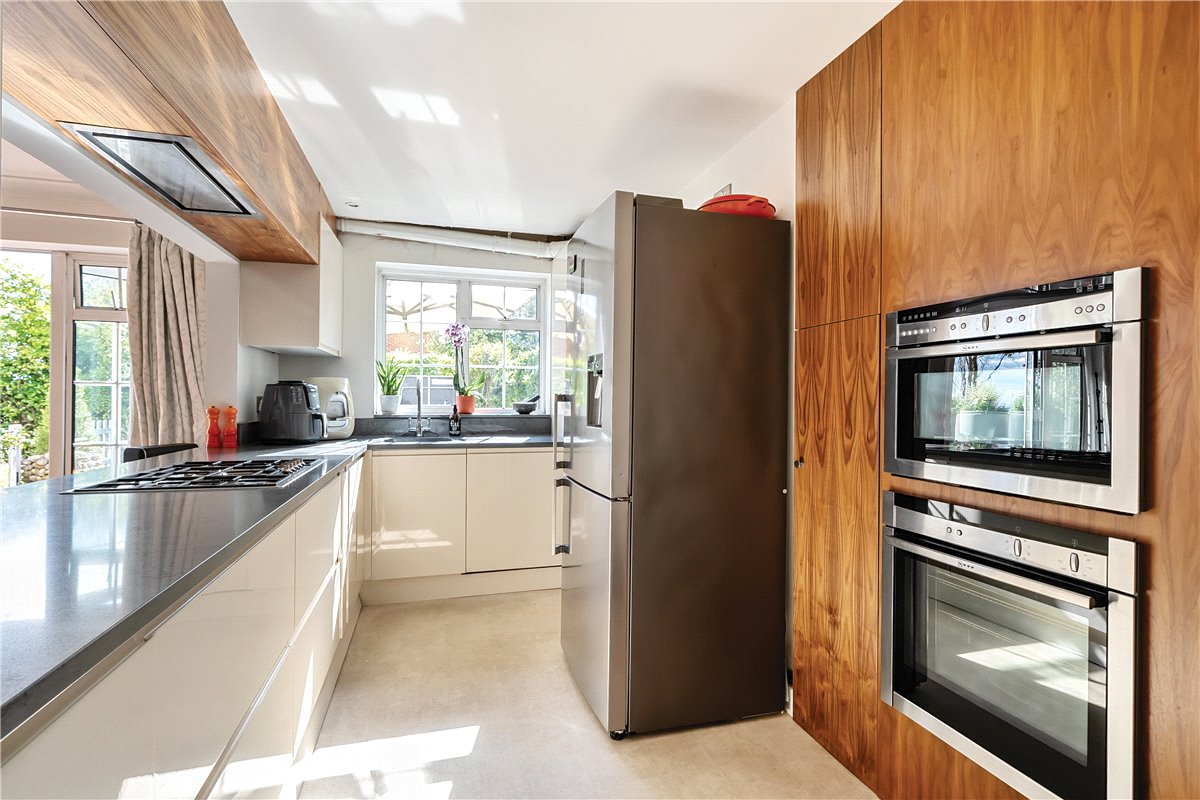 2 bedroom Flat, Dawn Gardens, Winchester, SO22 - Available, Image 6