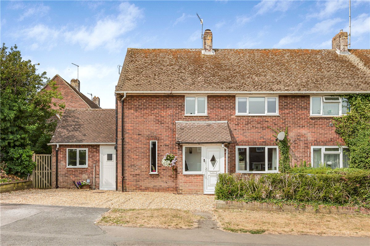 3 bedroom House, St. Margarets Mead, Marlborough, SN8 - Available