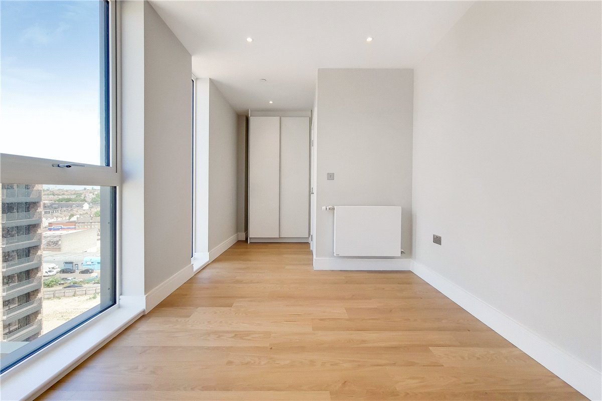 1 bedroom Flat, Greyhound Parade, Wimbledon Grounds, London, SW17 - 