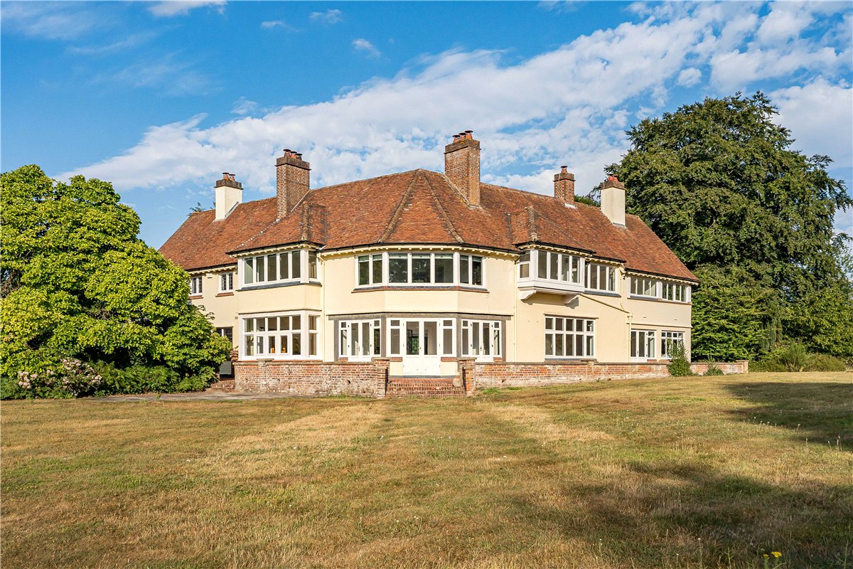 10 bedroom House, Frith Hill, South Heath, HP16 - Available