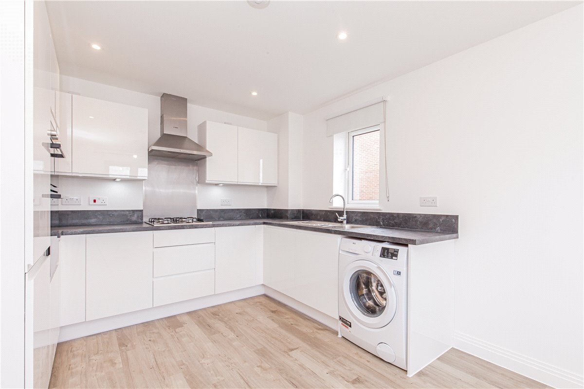 3 bedroom House, Wheatfield Drive, Witney, OX29 - , Image 2