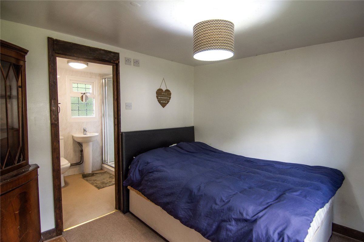 4 bedroom Cottage, Newbury Road, Wickham, RG20 - Available, Image 4