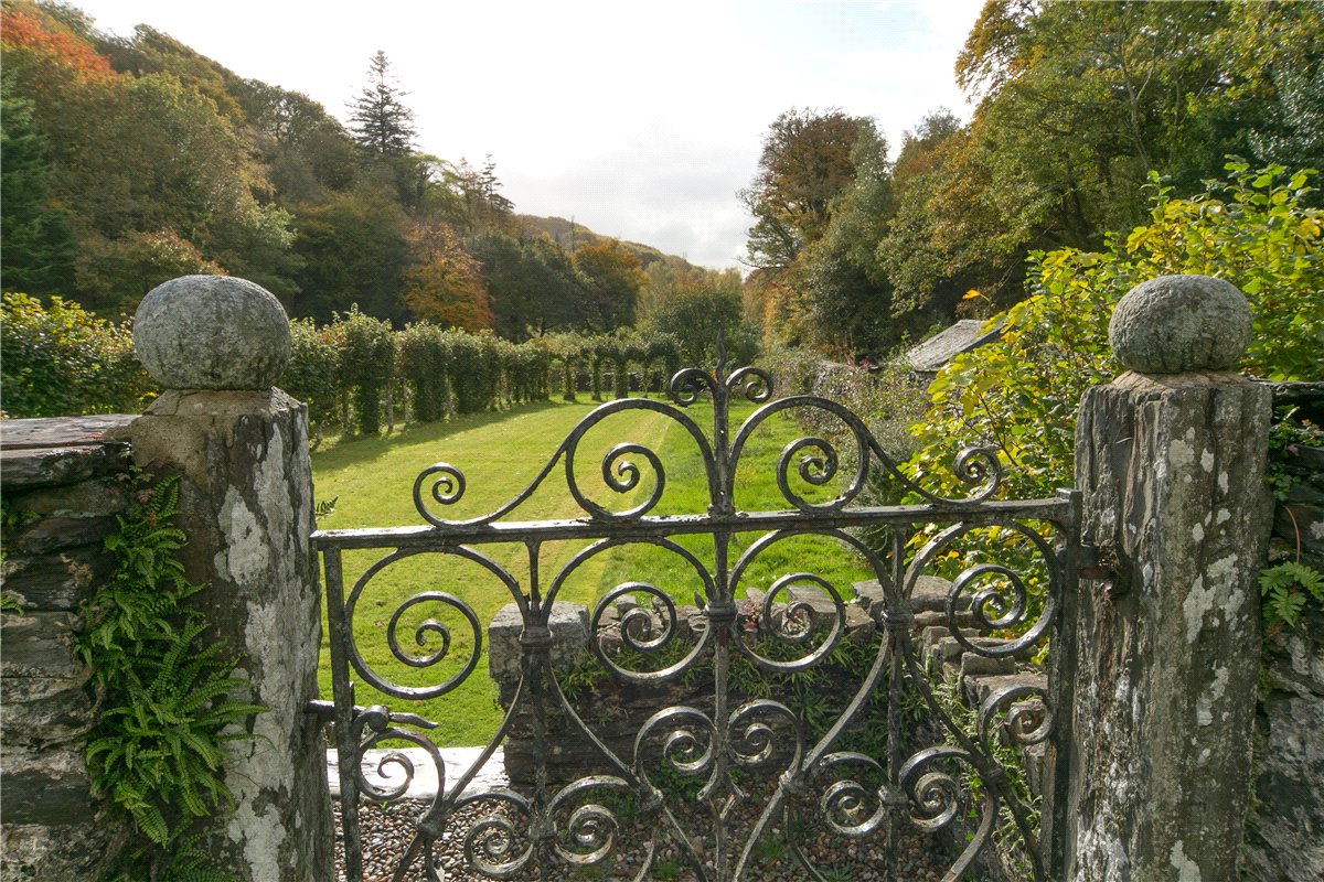 11 bedroom House, Talsarnau, Gwynedd, LL47 - Available, Image 14
