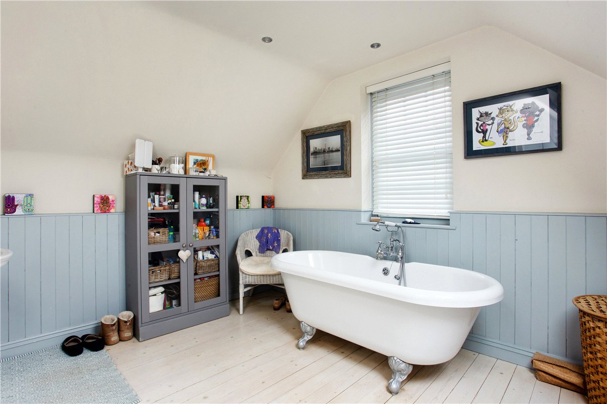 4 bedroom House, Lower Fyfield, Marlborough, SN8 - Available, Image 2