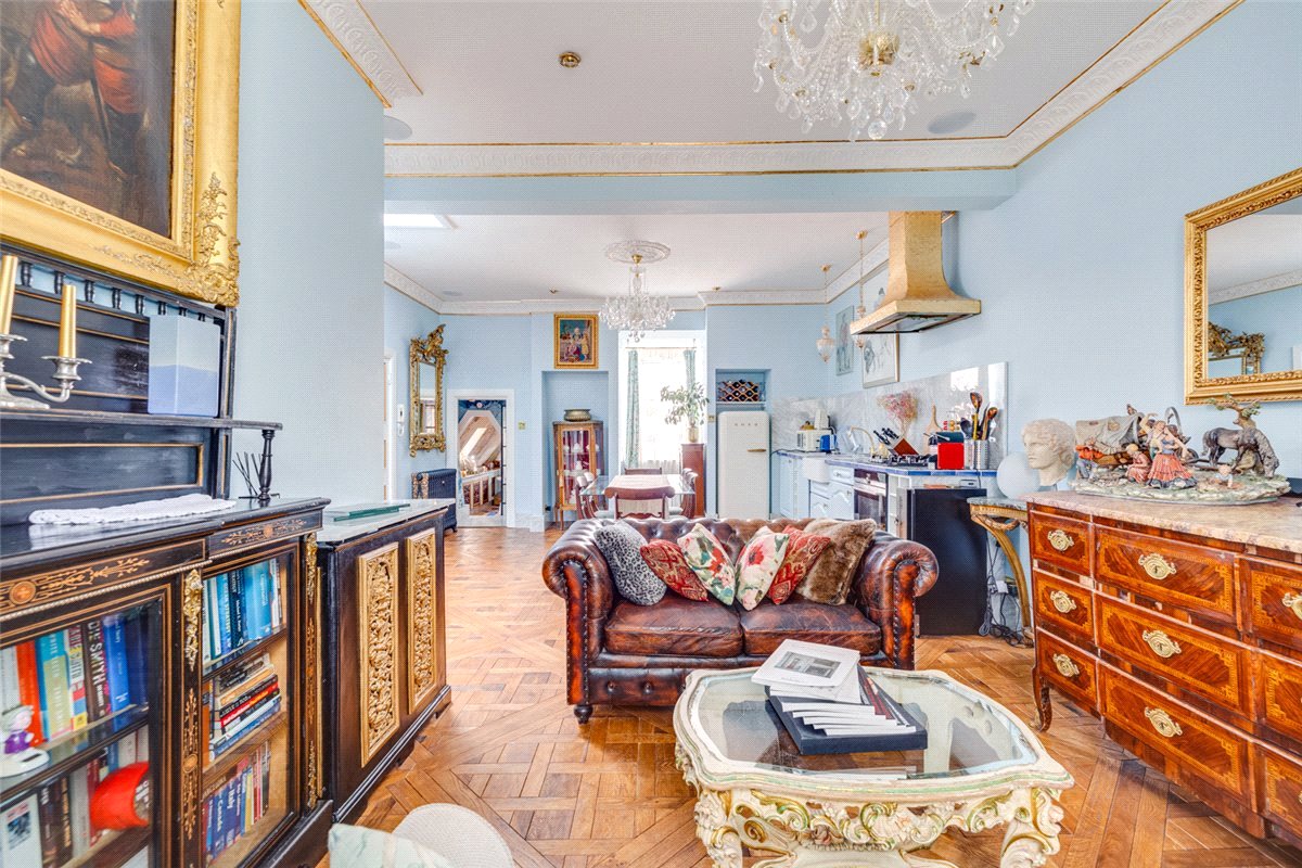 1 bedroom Flat, Sloane Gardens, Chelsea, SW1W - Available