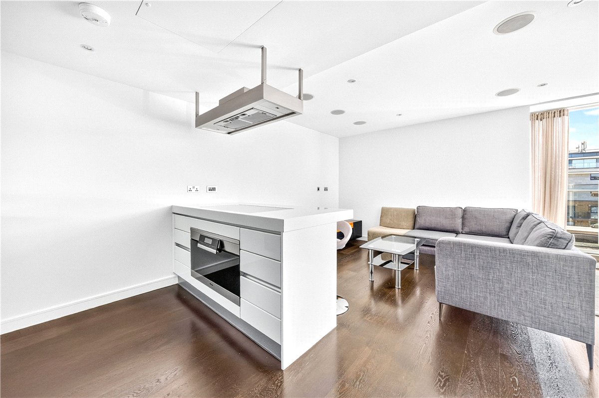 3 bedroom Flat, Gatliff Road, Pimlico, SW1W - Available, Image 1