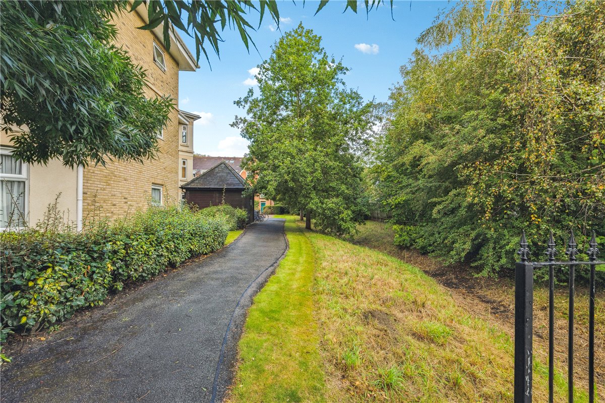 2 bedroom Flat, Coxs Ground, Oxford, OX2 - , Image 16