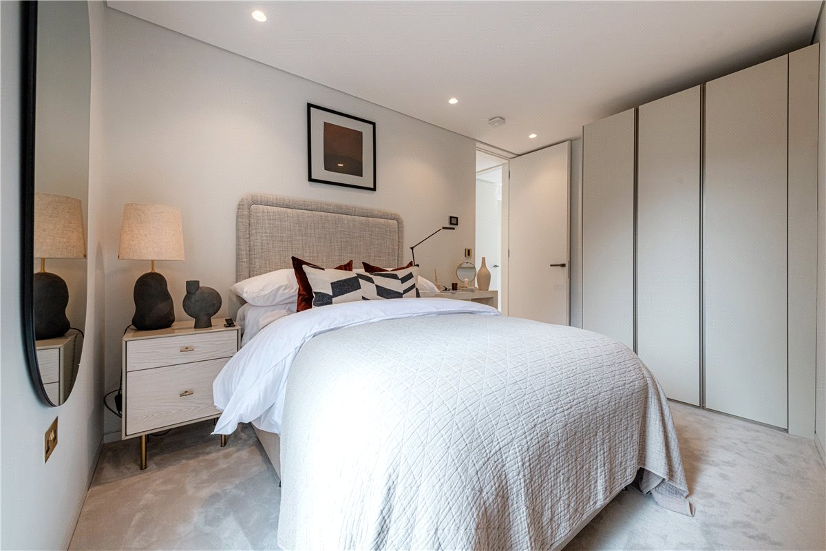 3 bedroom Maisonette, South Molton Street, Mayfair, W1K - Available, Image 4