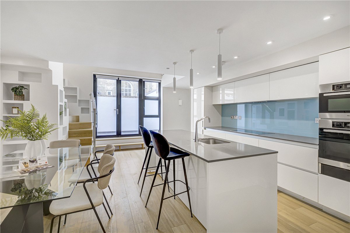 3 bedroom House, Cavendish Mews South, Marylebone, W1W - Available, Image 4