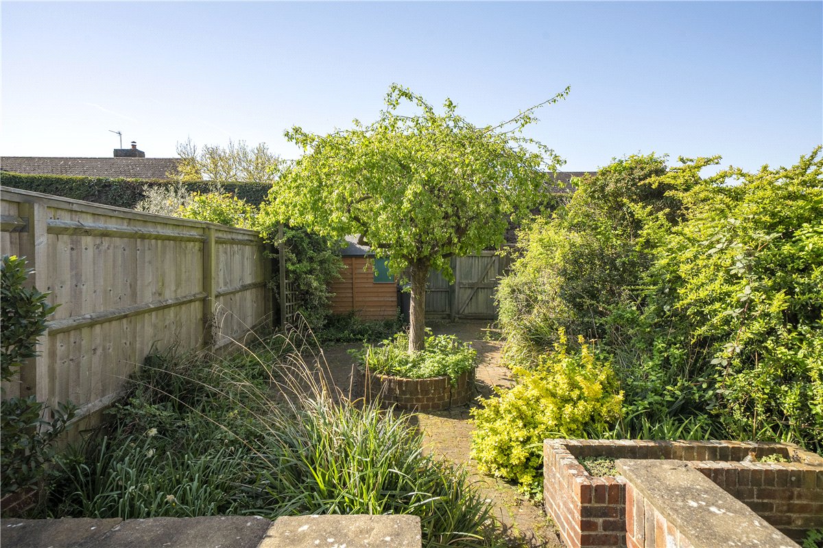 3 bedroom House, Nelson Close, Stockbridge, SO20 - Available, Image 3