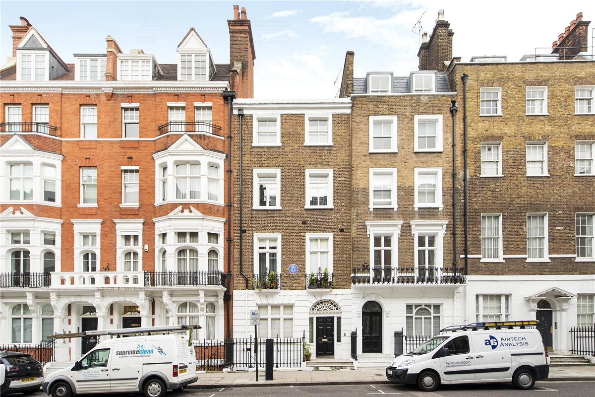 2 bedroom Flat, Queen Anne Street, Marylebone, W1G - Available, Image 3