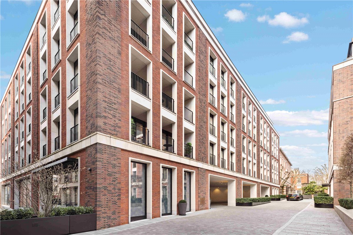 3 bedroom Flat, Lancer Square, Kensington, W8 - Available, Image 1