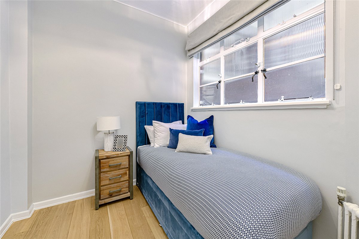 4 bedroom Flat, Grosvenor Square, Mayfair, W1K - Available, Image 8