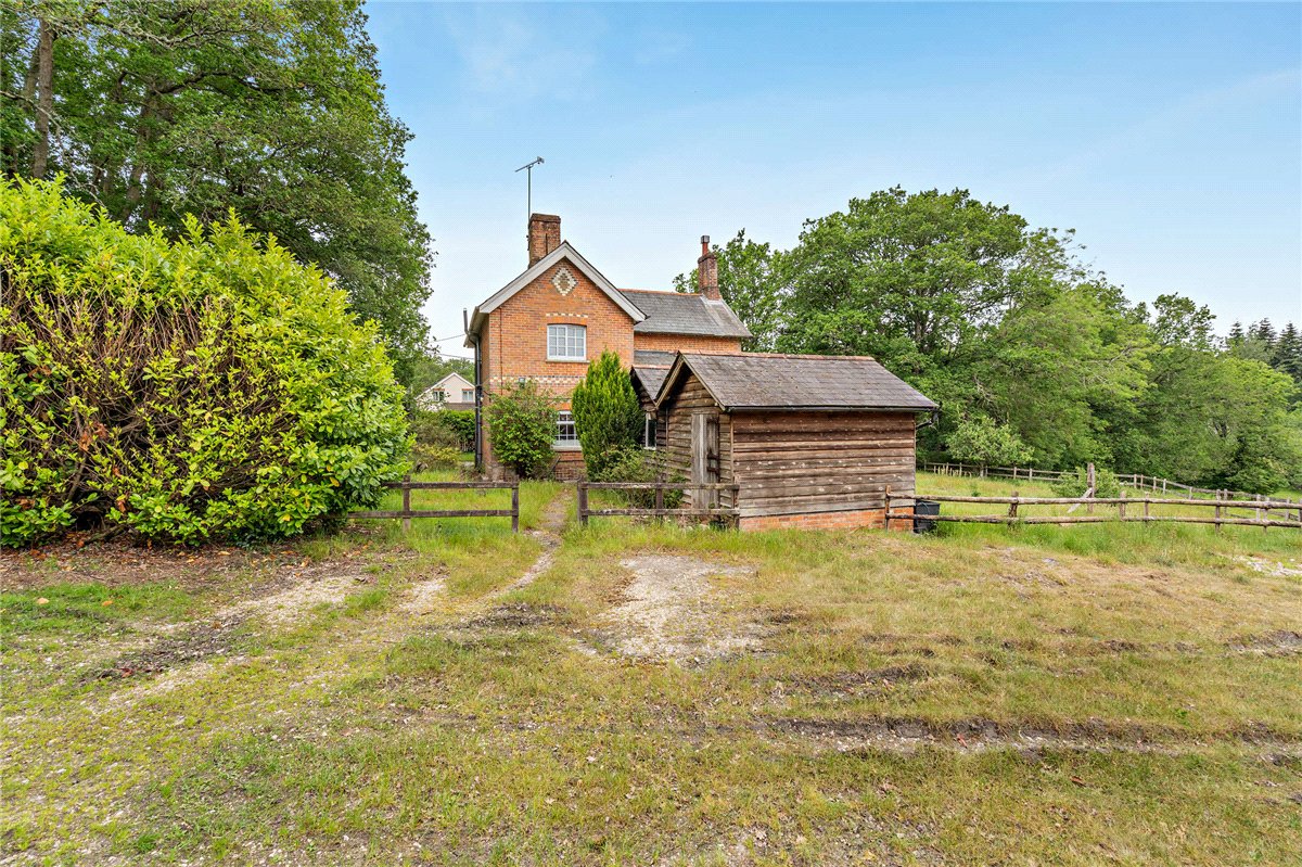 3 bedroom House, Soke Road, Silchester, RG7 - Available, Image 1