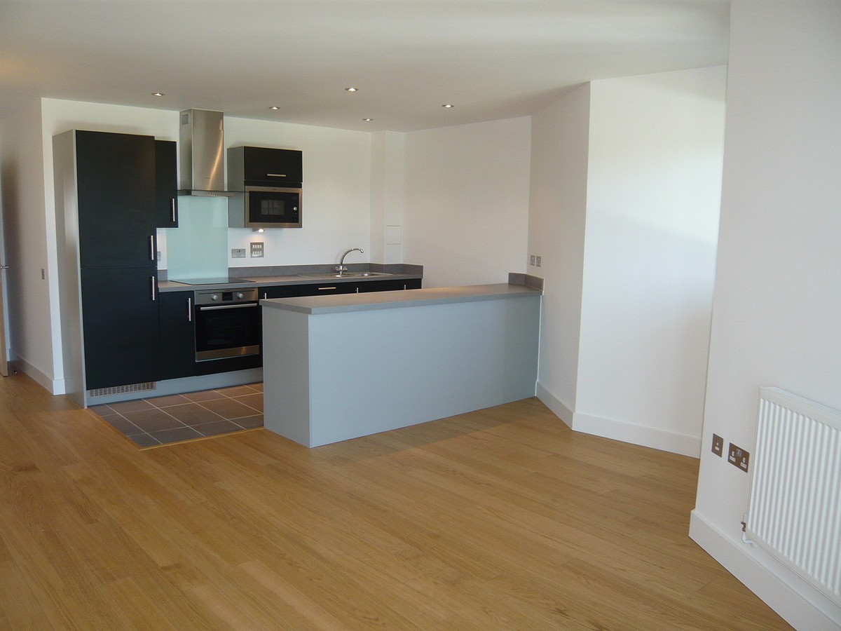 2 bedroom Flat, Park Way, Newbury, RG14 - , Image 3