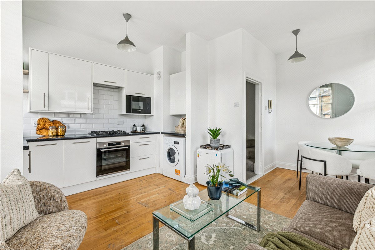 2 bedroom Flat, Nottingham Road, Bellevue Village, SW17 - Sold, Image 6