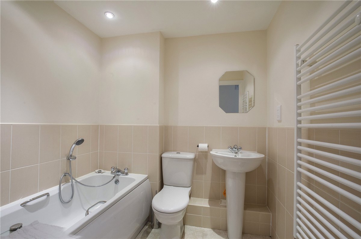 2 bedroom Flat, Blackthorn Drive, Huddersfield, HD3 - Let Agreed, Image 5