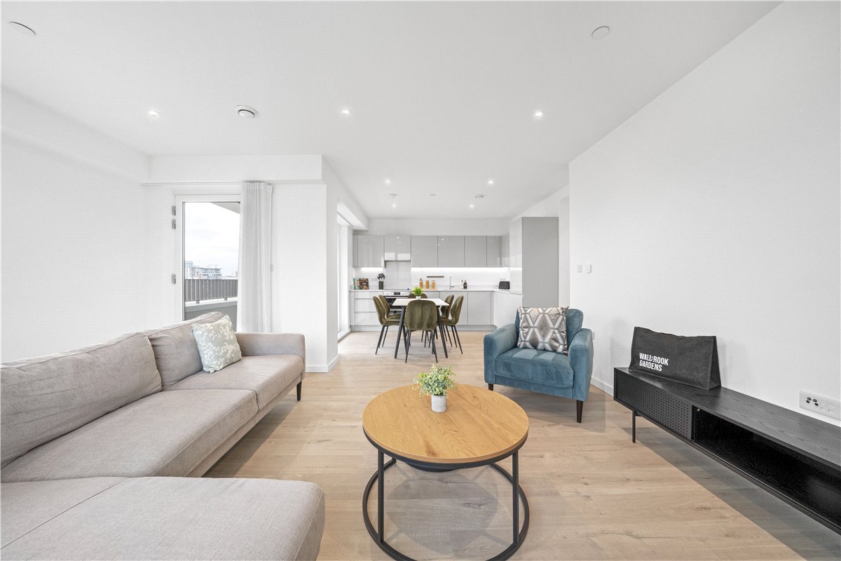 3 bedroom Flat, Heartwell Avenue, London, E16 - Available