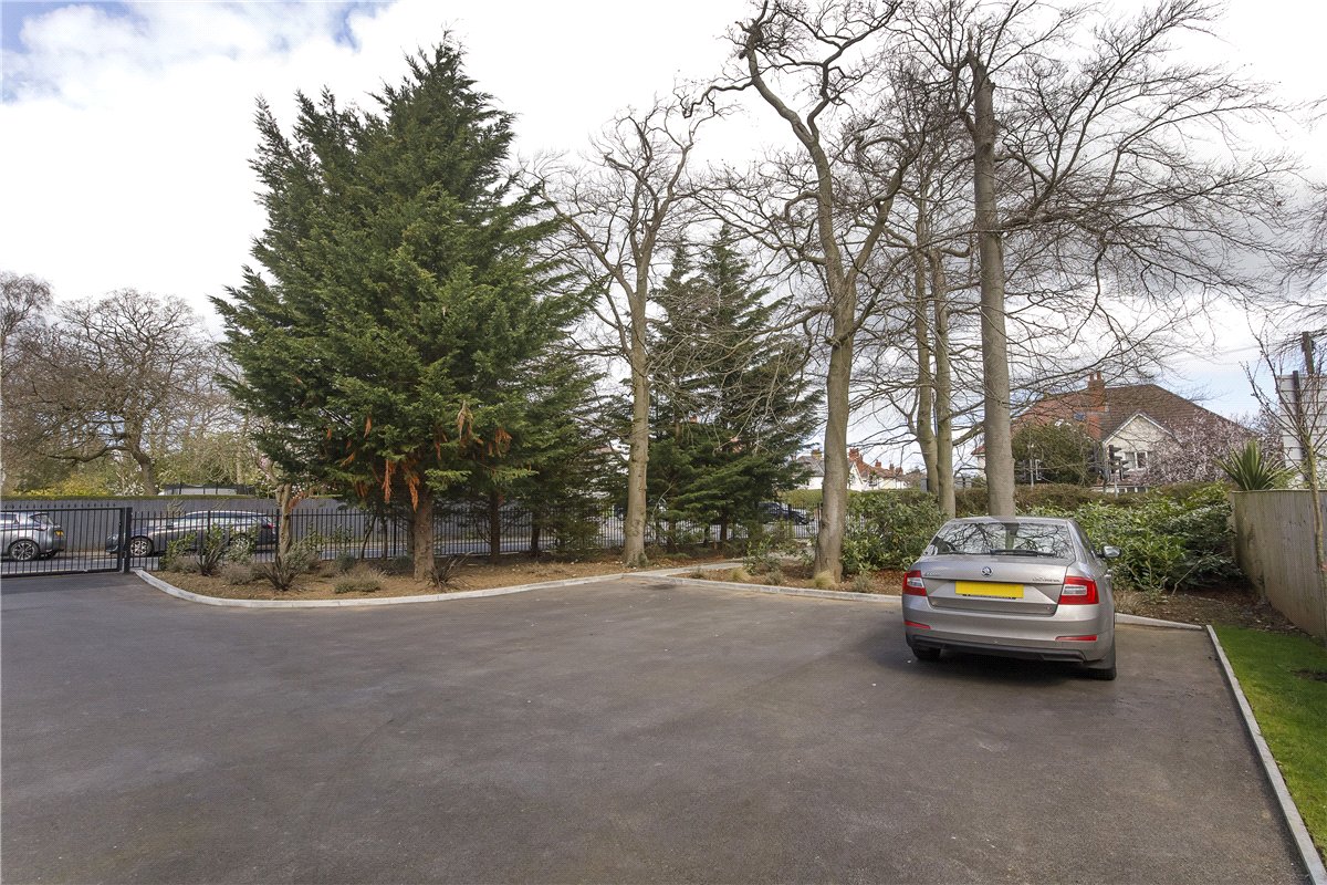 2 bedroom Flat, Wayside Crescent, Harrogate, HG2 - Available, Image 1