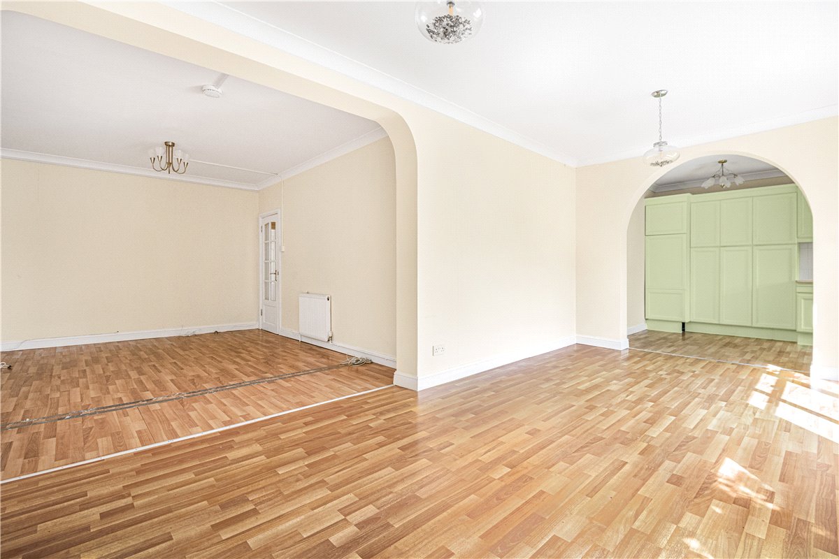 3 bedroom Bungalow, Islip Gardens, Northolt, UB5 - Sold, Image 2