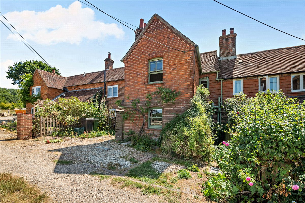 2 bedroom House, Harts Hill Road, Thatcham, RG18 - Available