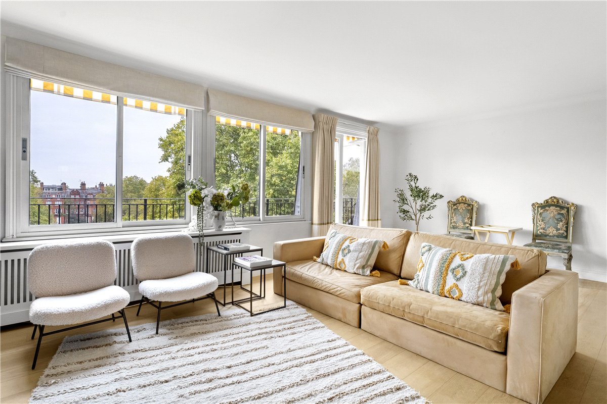 3 bedroom Flat, Cadogan Square, Knightsbridge, SW1X - Available