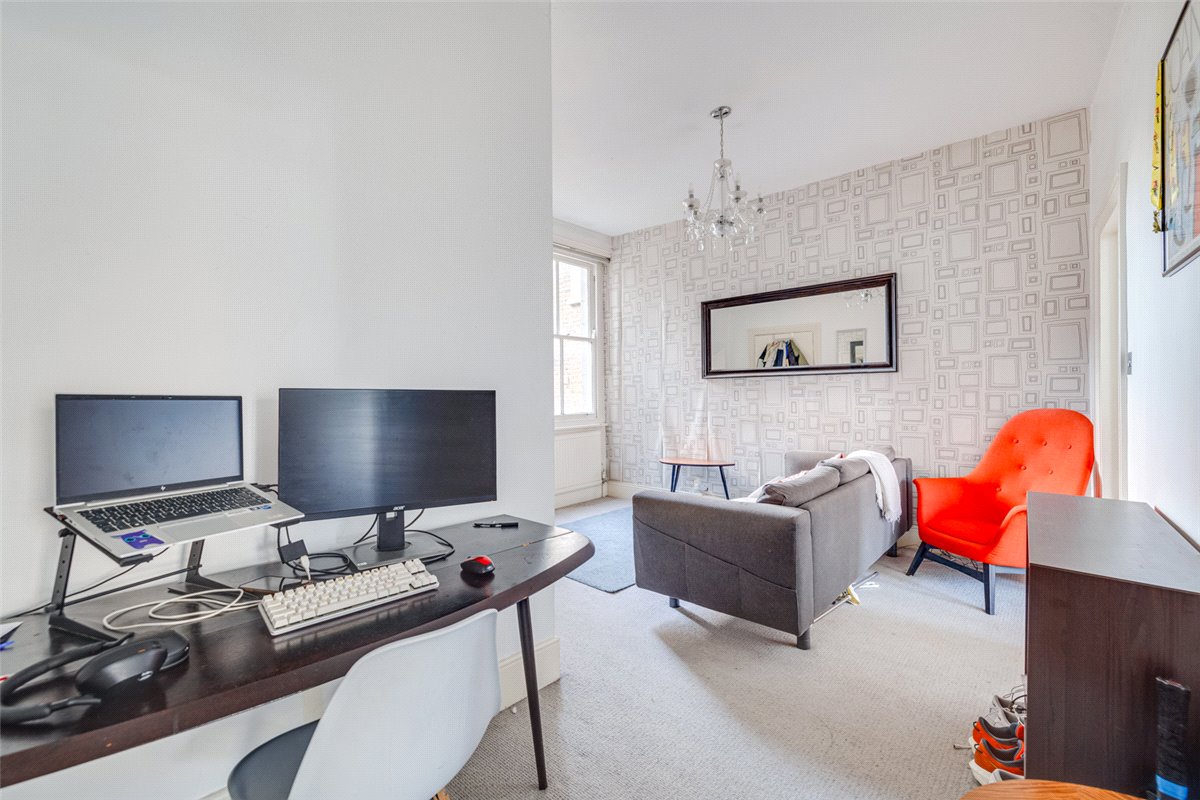 2 bedroom Flat, Fulham Road, London, SW6 - Available