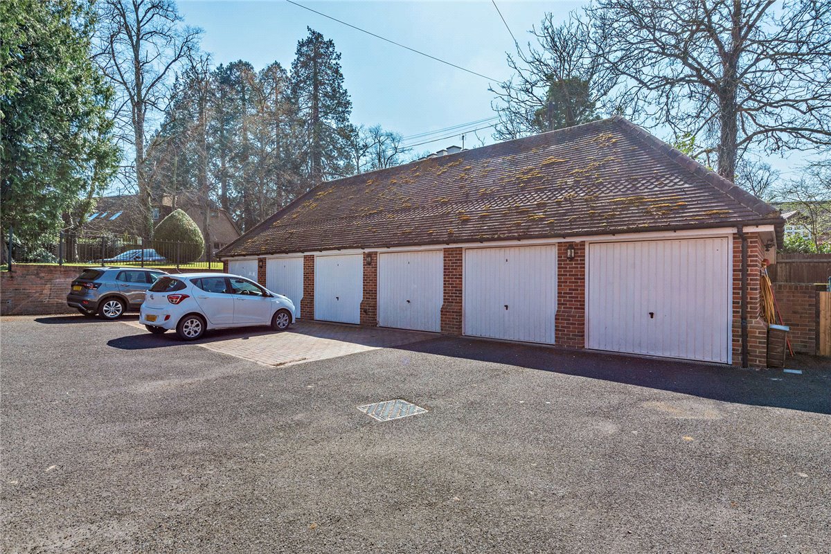 3 bedroom Flat, Woodridge, Newbury, RG14 - Available, Image 16