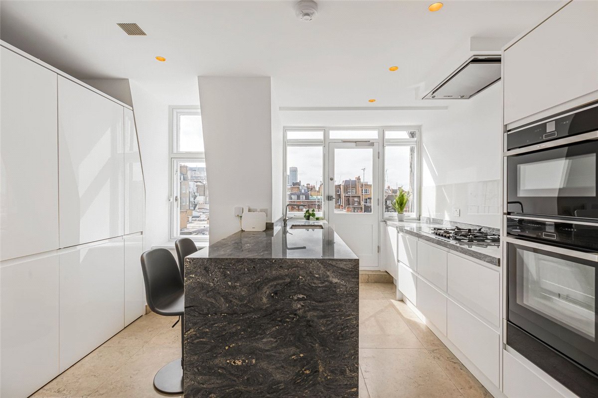 3 bedroom Flat, Weymouth Street, Marylebone, W1G - Available, Image 2