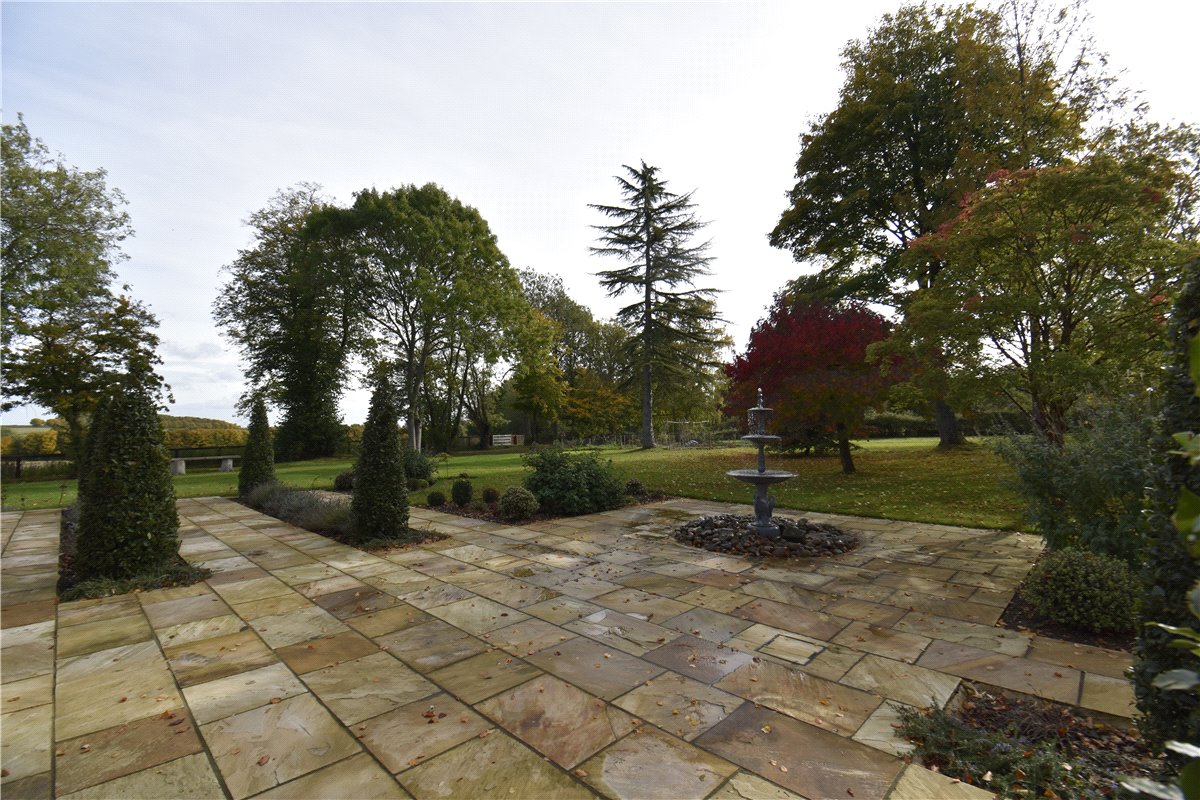 6 bedroom House, Newmarket Road, Kirtling, CB8 - , Image 2