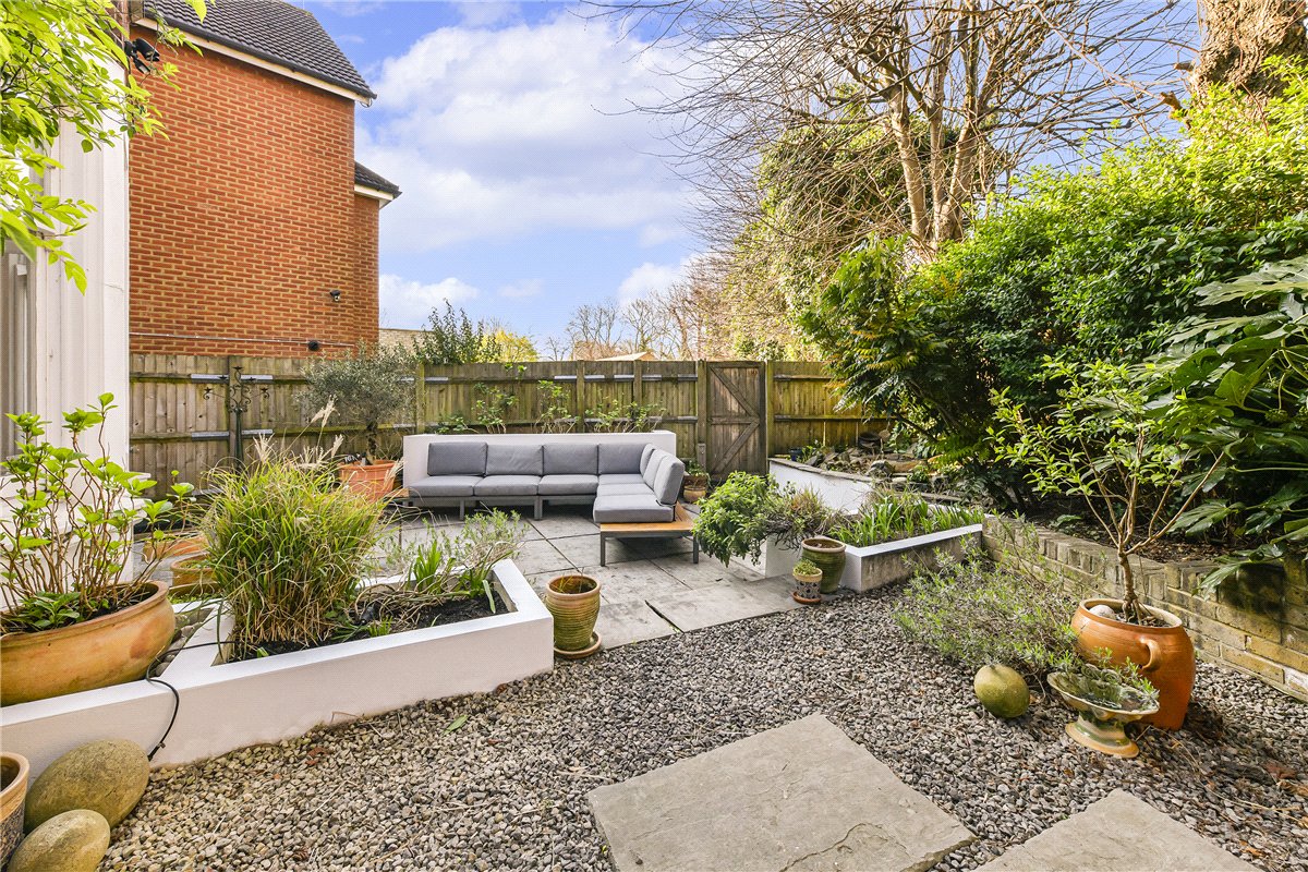 2 bedroom Flat, Nightingale Lane, London, SW12 - Available, Image 1