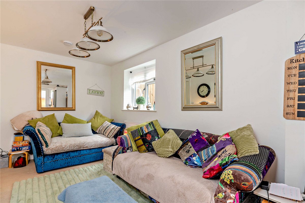 4 bedroom House, Edwards Hill, Lambourn, RG17 - Available, Image 2