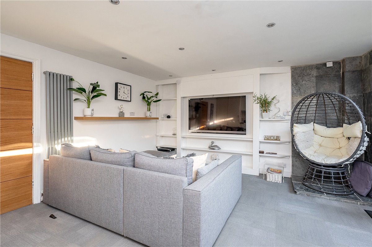 5 bedroom House, East Lea View, Cayton, YO11 - Available, Image 4