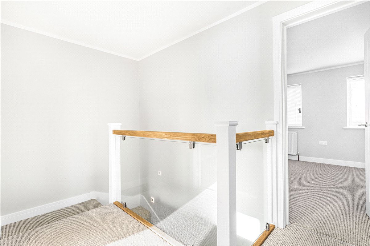 3 bedroom House, Wilmot Close, Witney, OX28 - , Image 12