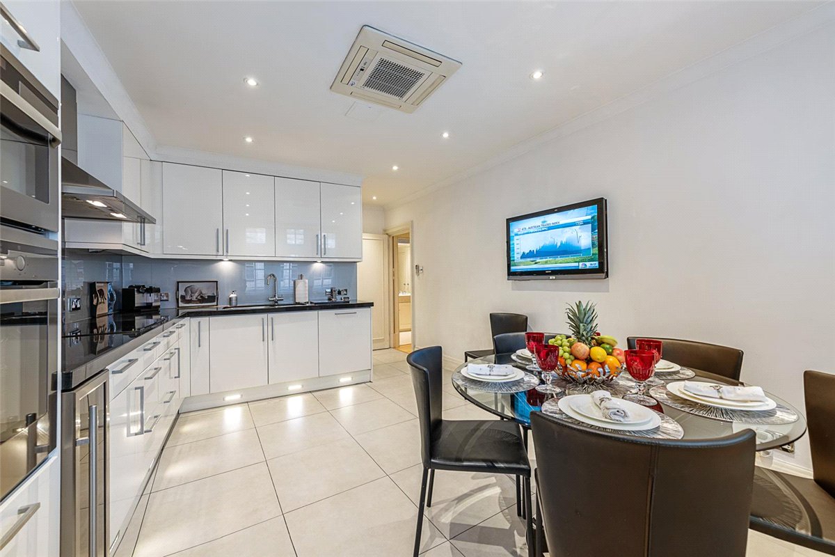 4 bedroom Flat, Knightsbridge, Belgravia, SW1X - Available, Image 9
