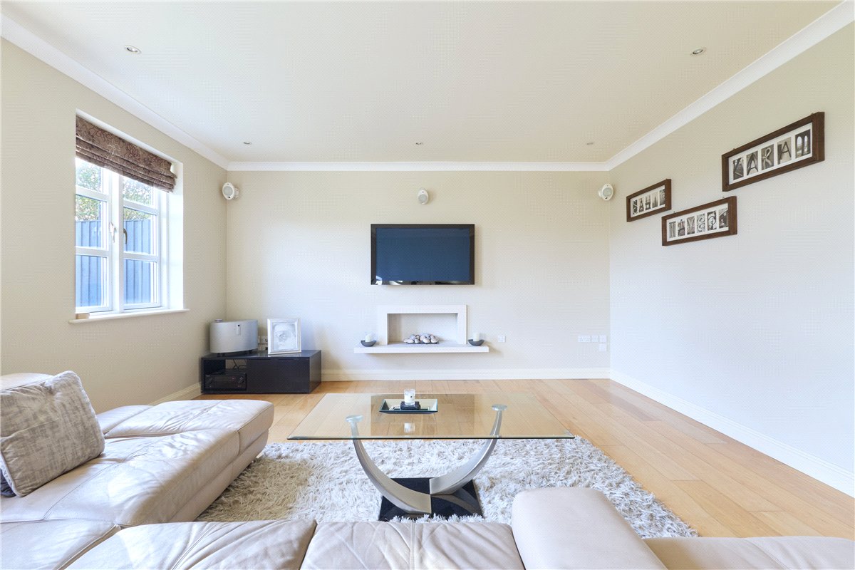 4 bedroom House, Mill Reef, Newmarket, CB8 - Available, Image 14