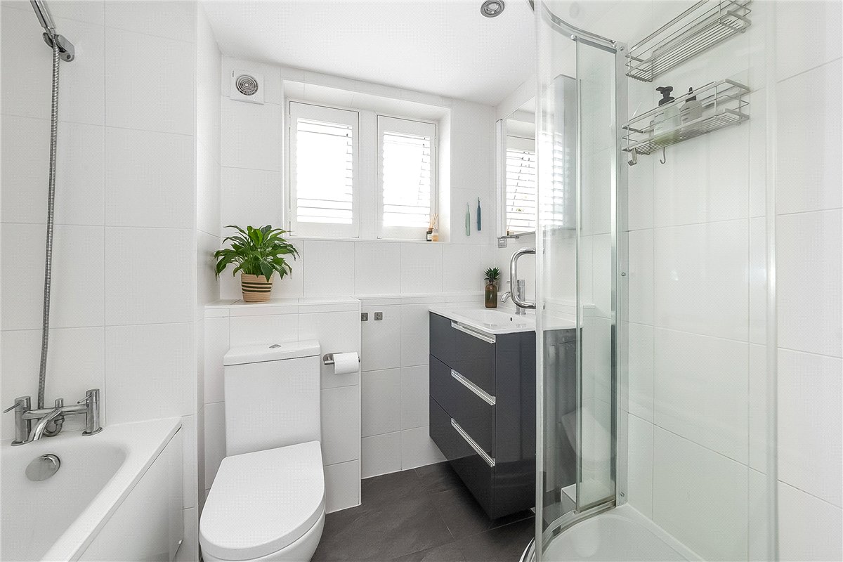 2 bedroom Flat, St. James's Close, London, SW17 - Available, Image 7