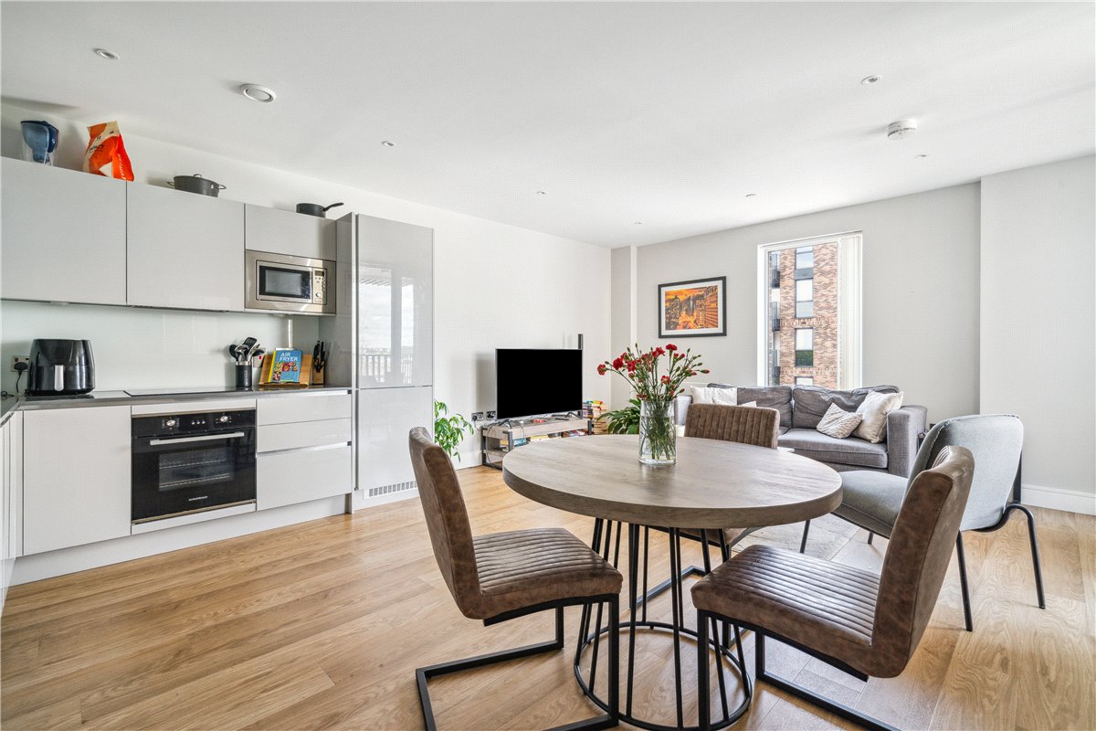 2 bedroom Flat, Greyhound Parade, London, SW17 - , Image 3