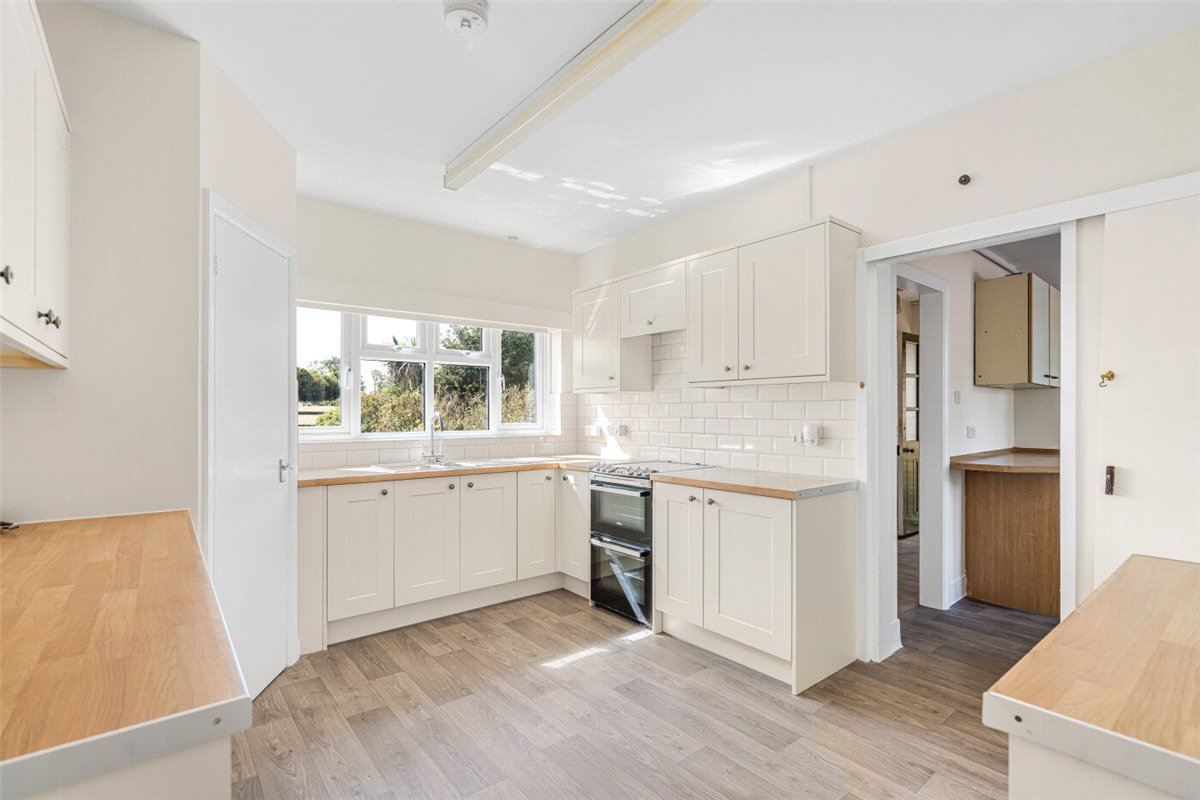 4 bedroom House, Kings Lane, South Heath, HP16 - Available, Image 3