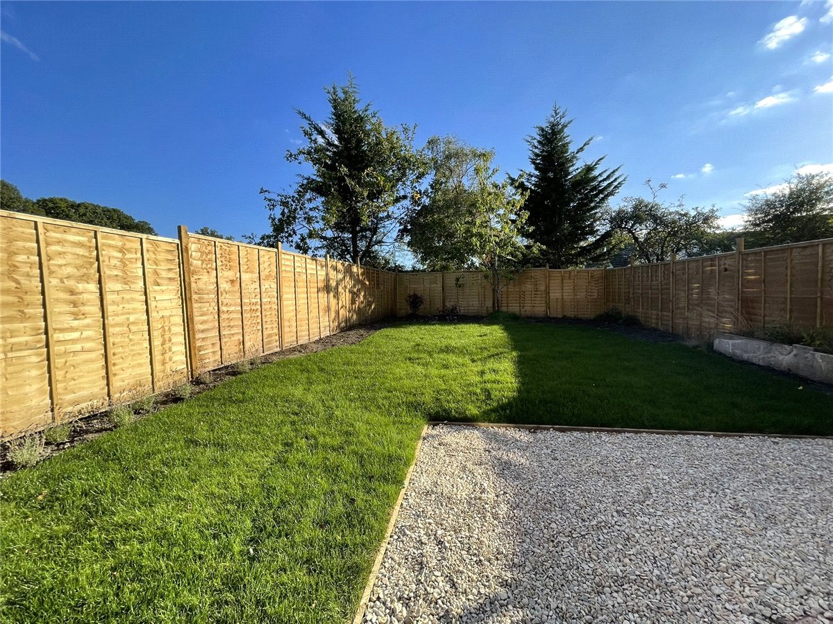 3 bedroom Cottage, Enborne Street, Enborne, RG14 - Available, Image 12