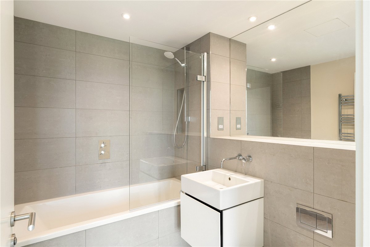 2 bedroom Flat, Broomhouse Lane, London, SW6 - Available, Image 4