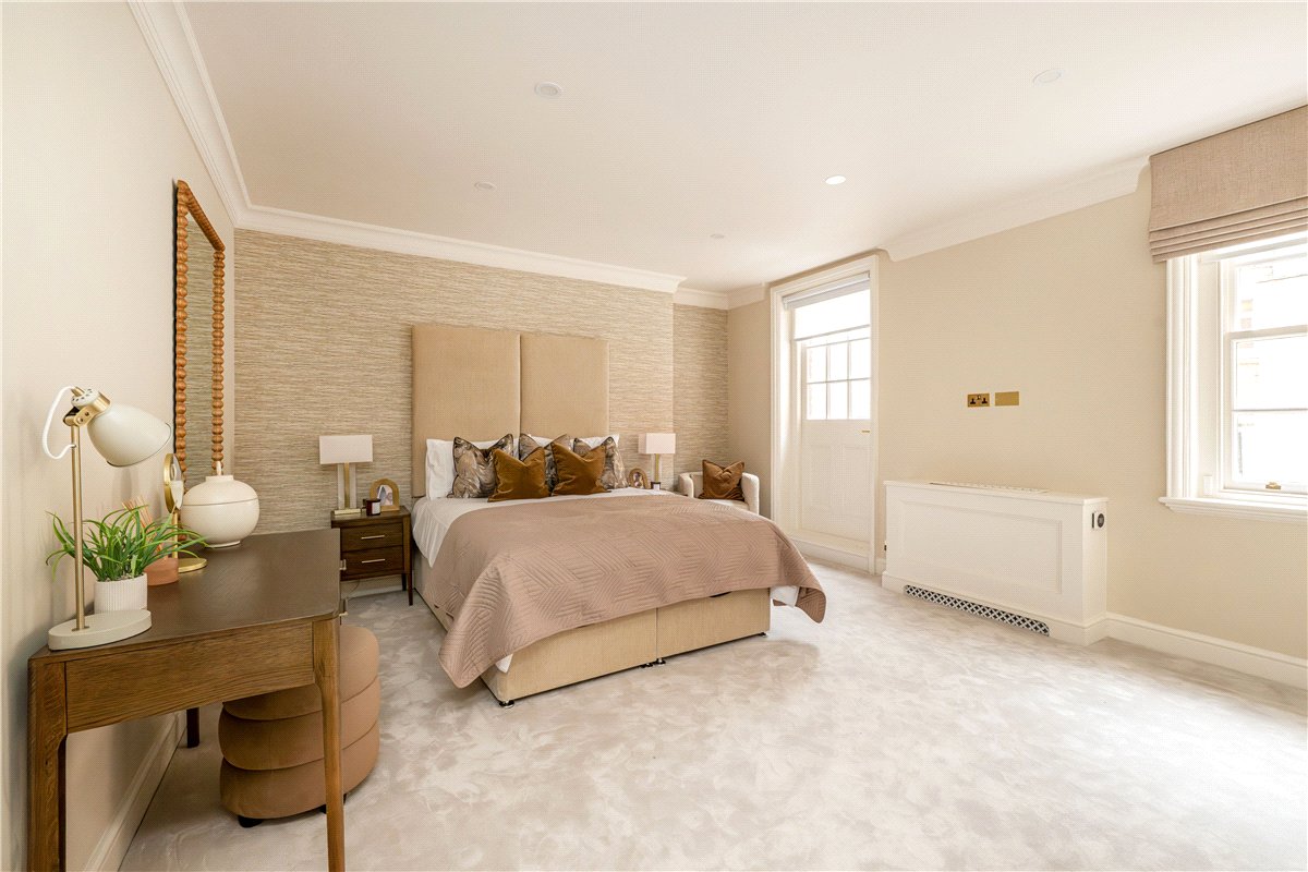 3 bedroom House, Woods Mews, Mayfair, W1K - Available, Image 11