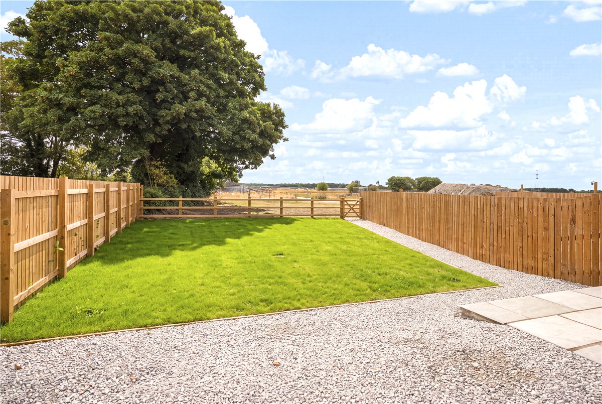 4 bedroom Cottage, Camela Lane, Camblesforth, YO8 - Available, Image 9