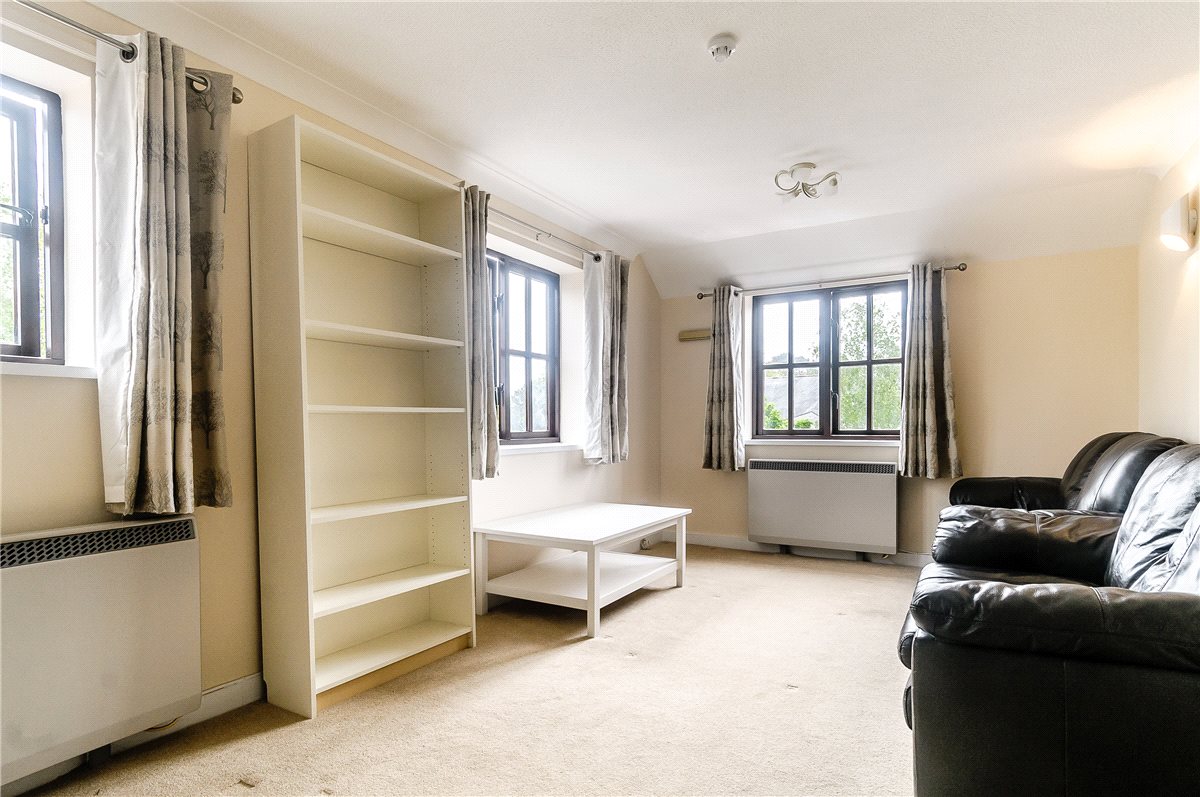 2 bedroom Flat, Old Ford Court, High Street, SN9 - Let Agreed, Image 2