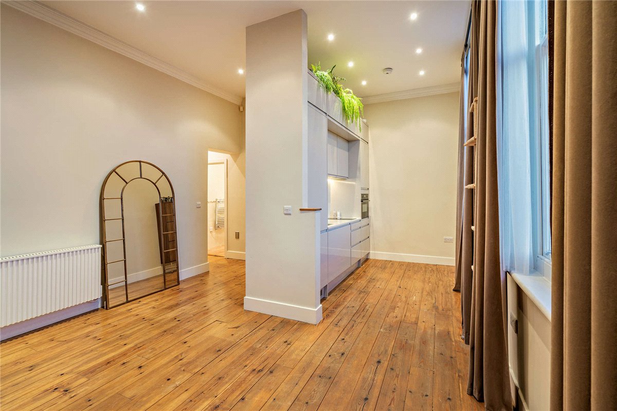 2 bedroom Flat, Craven Road, Newbury, RG14 - Available, Image 3