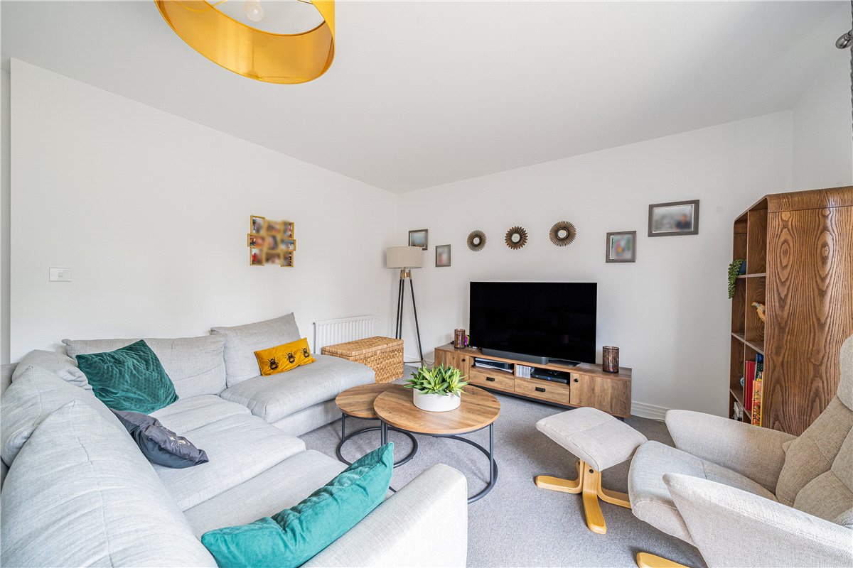 3 bedroom House, Fearnley Close, Glebe Farm, MK17 - , Image 1