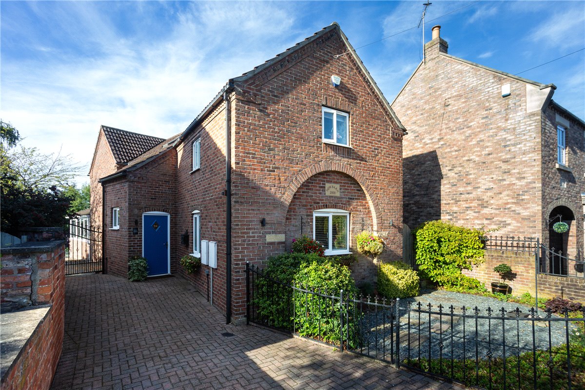 3 bedroom House, Hull Road, Cliffe, YO8 - Sold STC