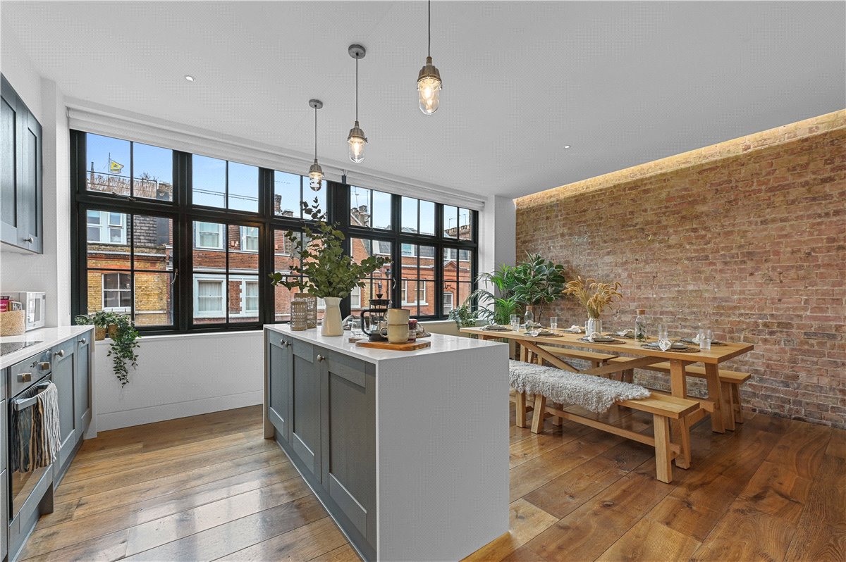 2 bedroom Flat, Great Titchfield Street, London, W1W - , Image 1